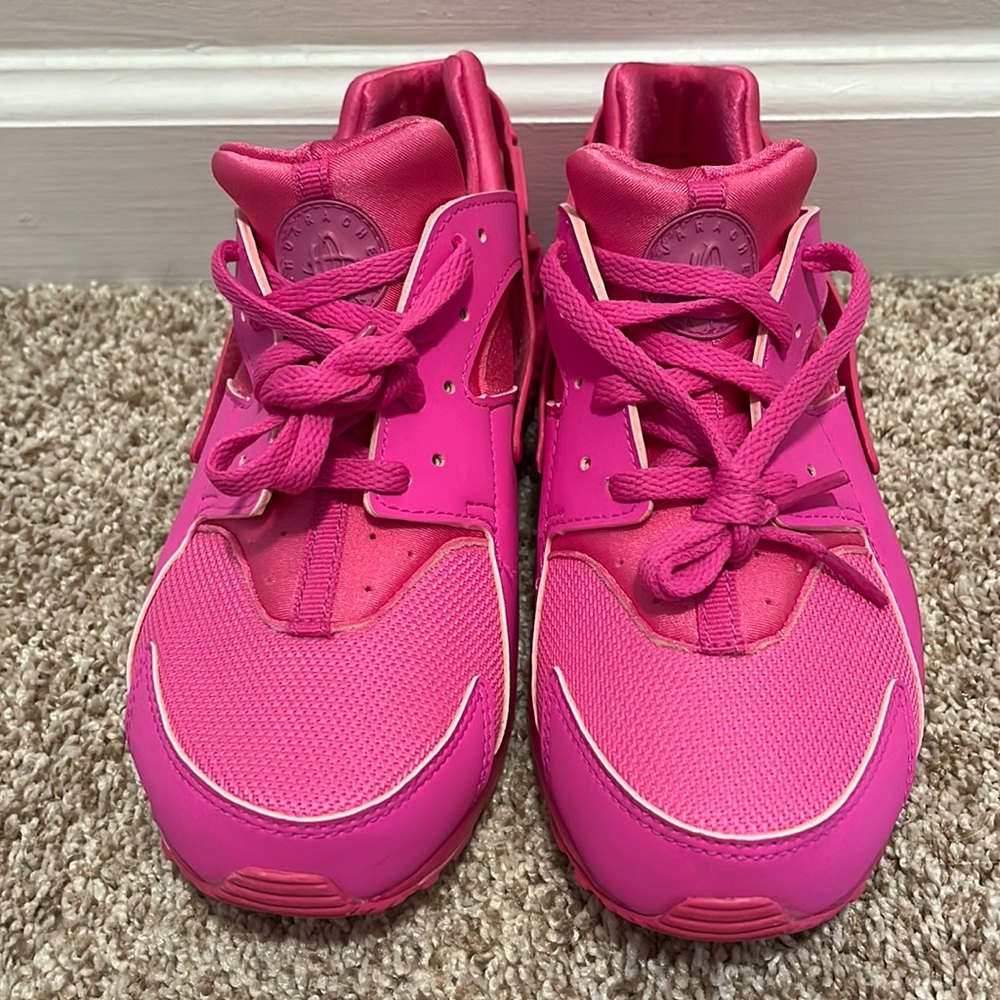 New Neon Pink Nike Hurrache Run